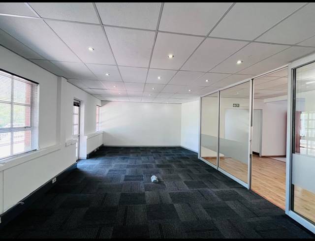 412M² OFFICE TO LET IN FOURWAYS